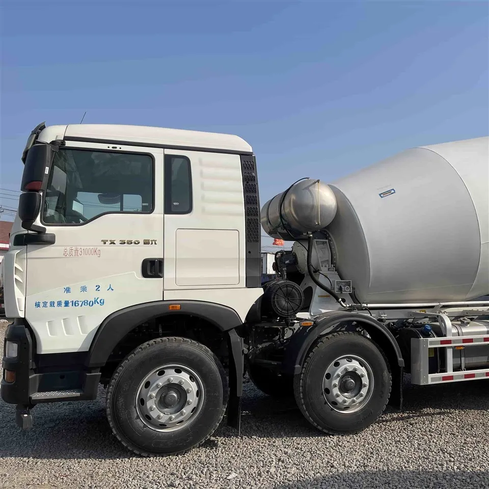 Uusi Sinotruck Howo Beton -sekoitin kuorma -auto Sinotruck Howo Beton -sekoitin kuorma -auto